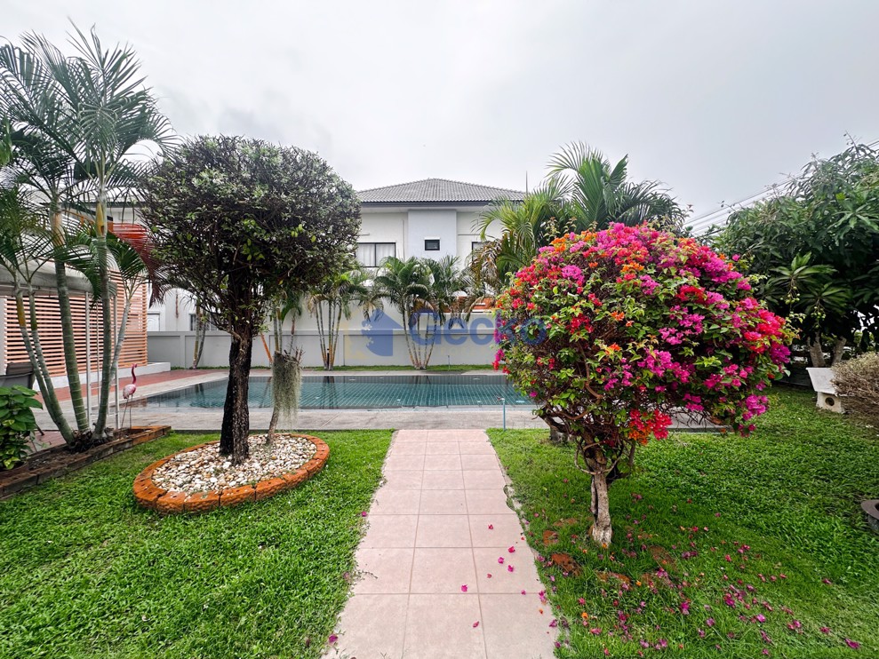 3 Bedrooms House in Patta Village  East Pattaya H009100 (Photo 4)