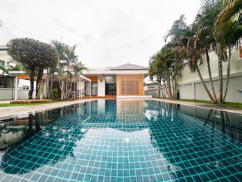 3 Bedrooms House in Patta Village  East Pattaya H009100