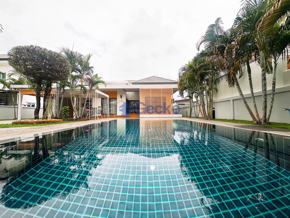 3 Bedrooms House in Patta Village  East Pattaya H009100 (Cover Photo)