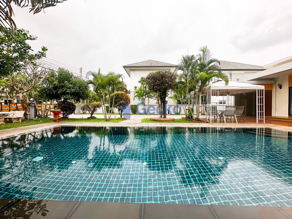 3 Bedrooms House in Patta Village  East Pattaya H009100 (Photo 1)