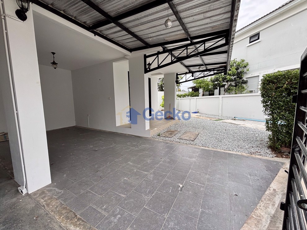 3 Bedrooms House in Uraiwan Grand Villa  East Pattaya H012220 (Photo 1)