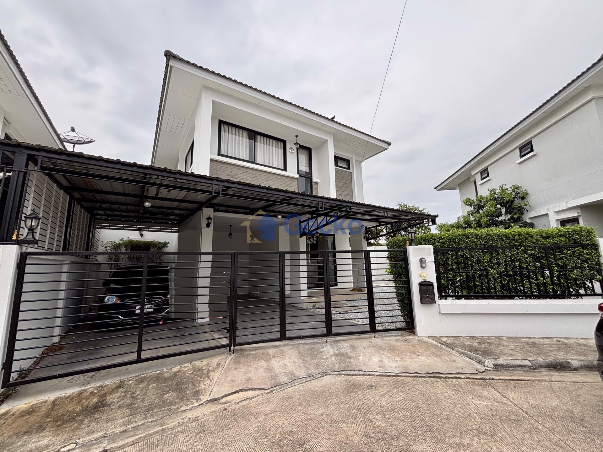 3 Bedrooms House in Uraiwan Grand Villa  East Pattaya H012220