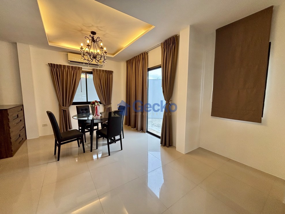 3 Bedrooms House in Uraiwan Grand Villa  East Pattaya H012220 (Photo 3)