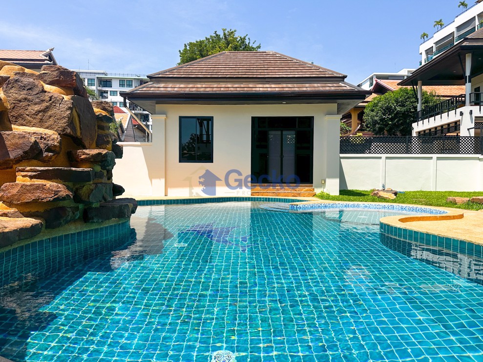 4 Bedrooms House  Pratumnak H012246 (Photo 1)