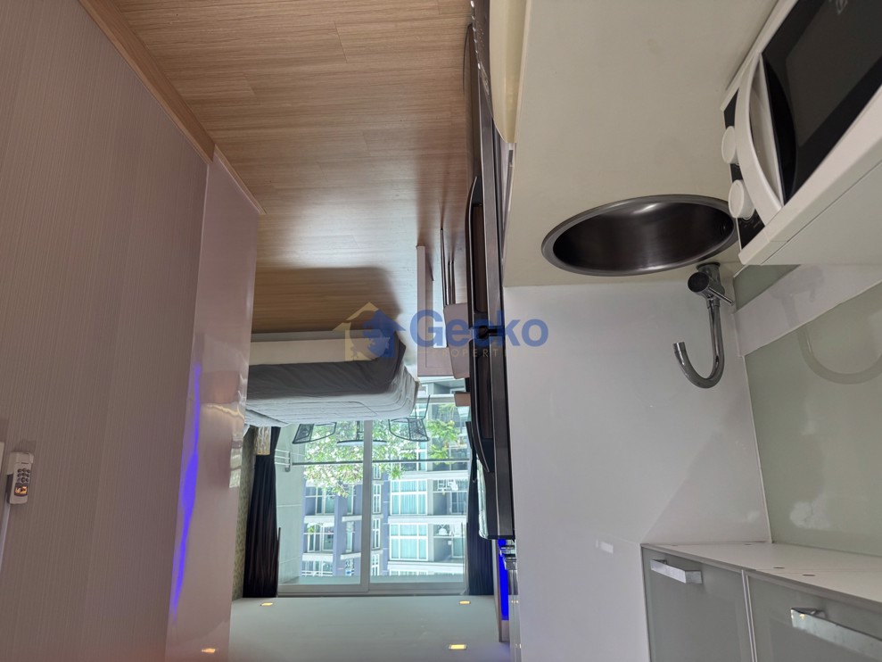 Studio Condo in Apus Condominium Central Pattaya C012256 (Photo 1)