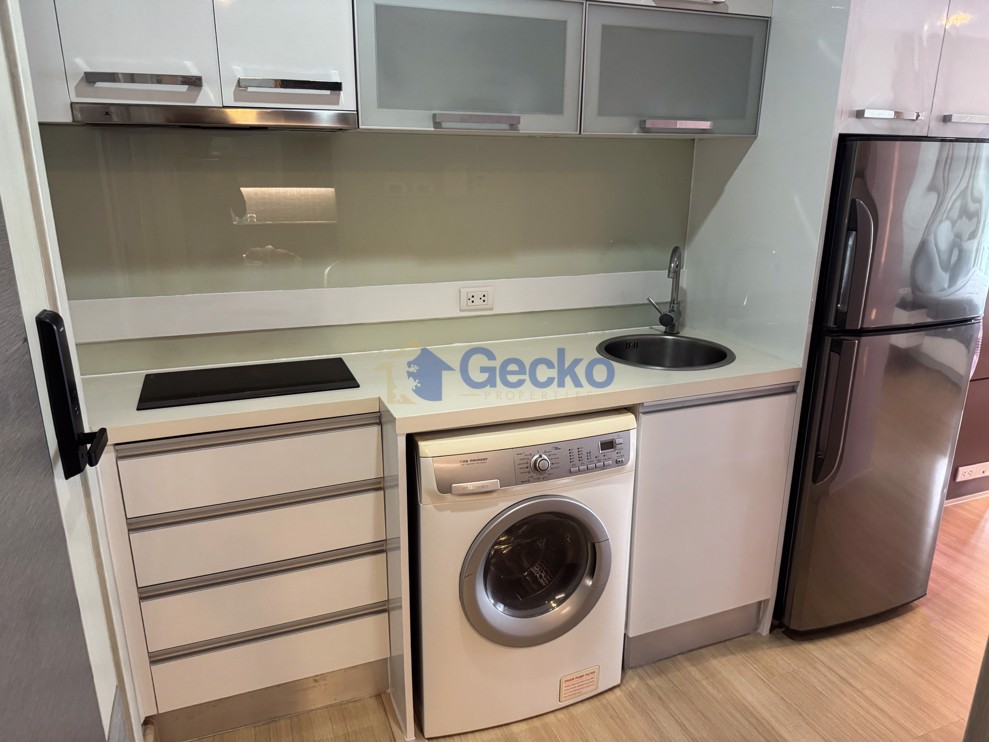 Studio Condo in Apus Condominium Central Pattaya C012256 (Photo 2)