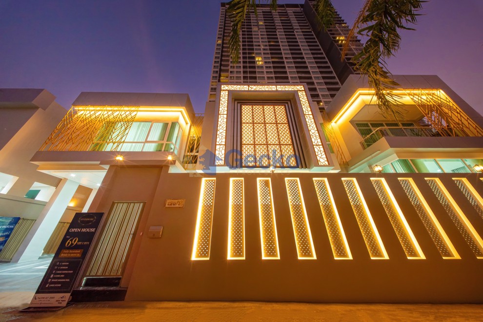 7 Bedrooms House  Jomtien H012258 (Cover Photo)