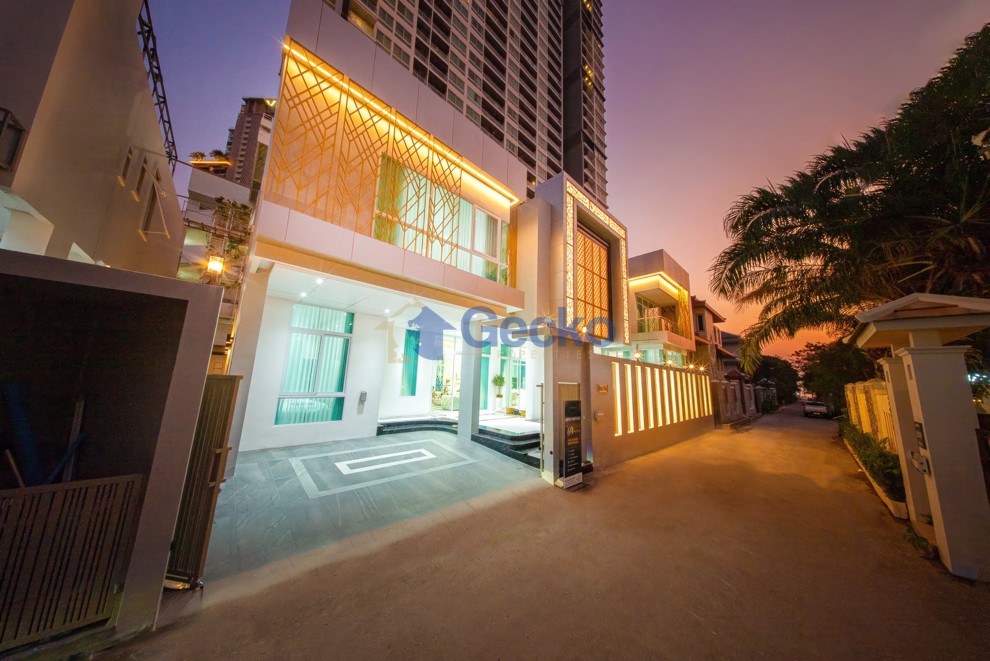 7 Bedrooms House  Jomtien H012258 (Photo 2)