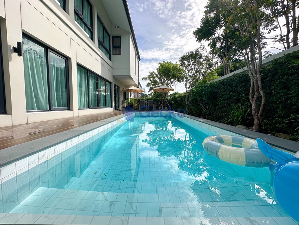 The Lavish (Photo 1)