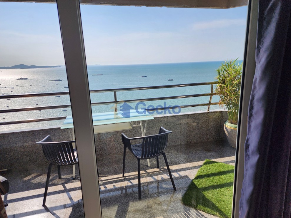 2 Bedrooms Condo in Markland North Pattaya C012194 (Photo 2)