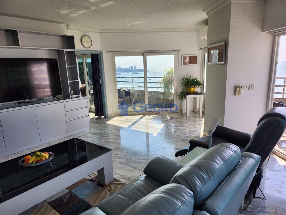 2 Bedrooms Condo in Markland North Pattaya C012194 (Photo 1)