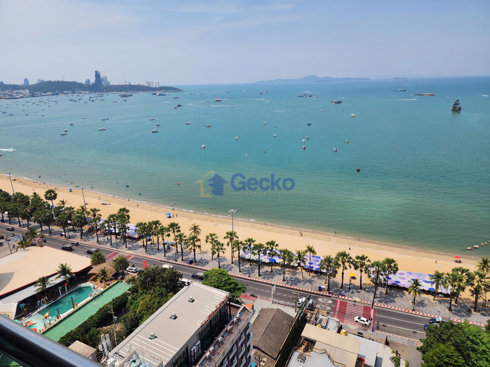 2 Bedrooms Condo in Markland North Pattaya C012194