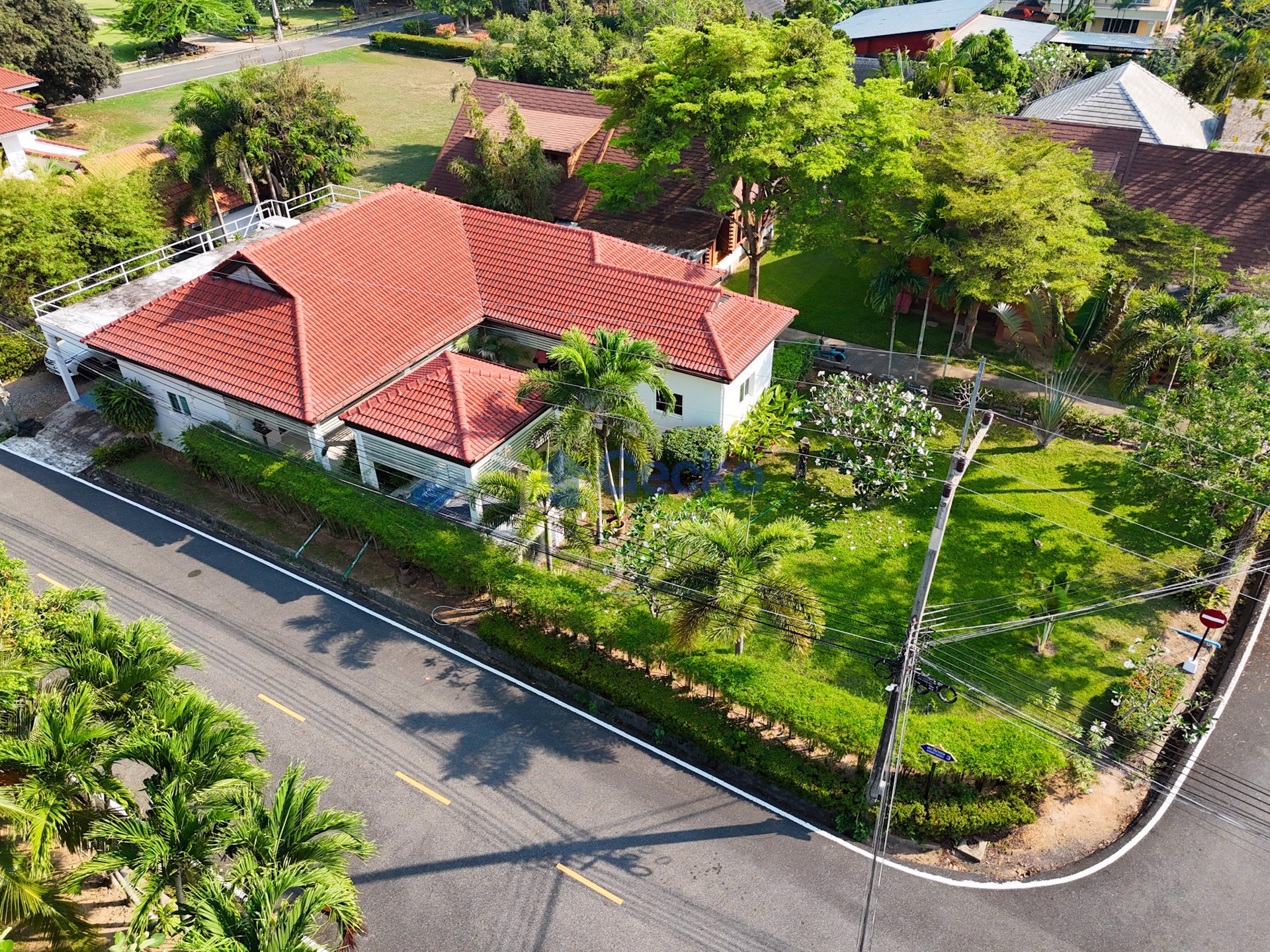 4 ห้องนอน บ้าน in Sunset Beach Estate  บางเสร่ H012268