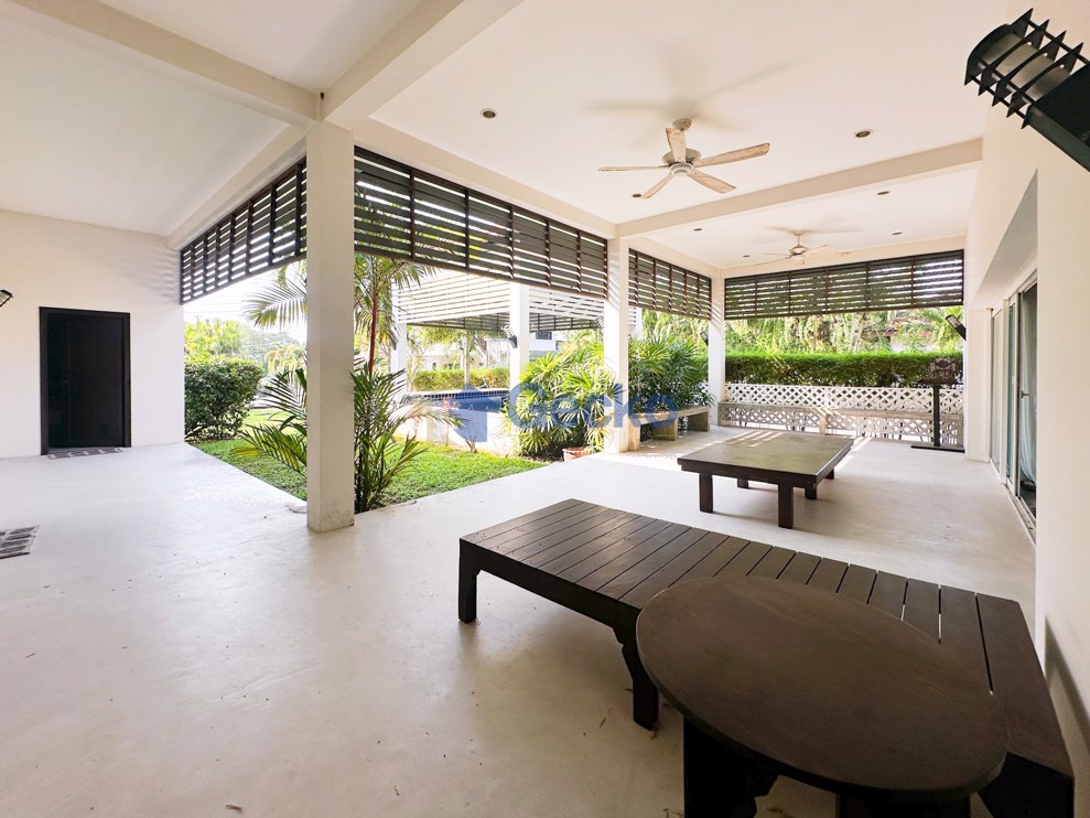4 ห้องนอน บ้าน in Sunset Beach Estate  บางเสร่ H012268 (Photo 1)