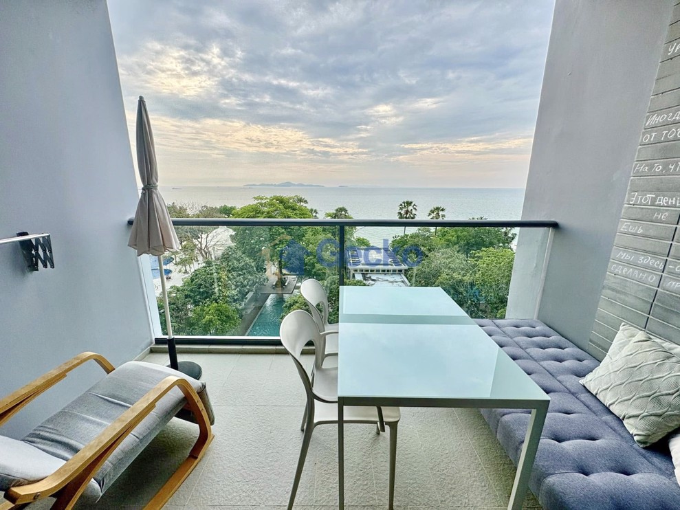 Studio Condo in The Zire Wongamat C012269 (Photo 1)
