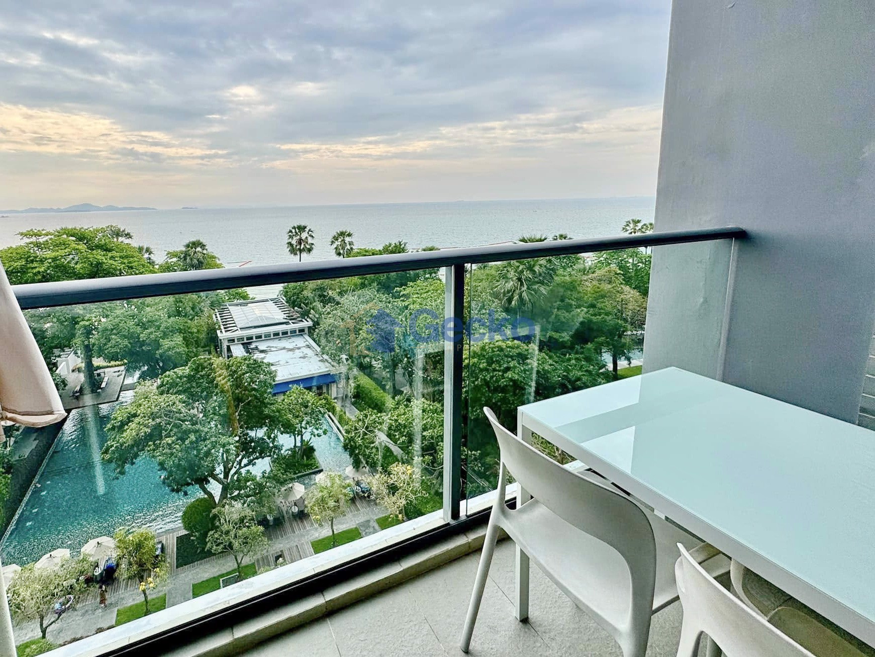 Studio Condo in The Zire Wongamat C012269