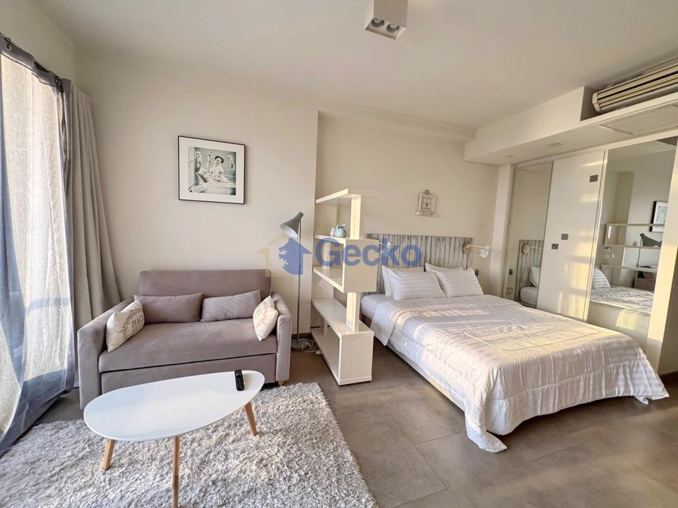 Studio Condo in The Zire Wongamat C012269 (Photo 4)