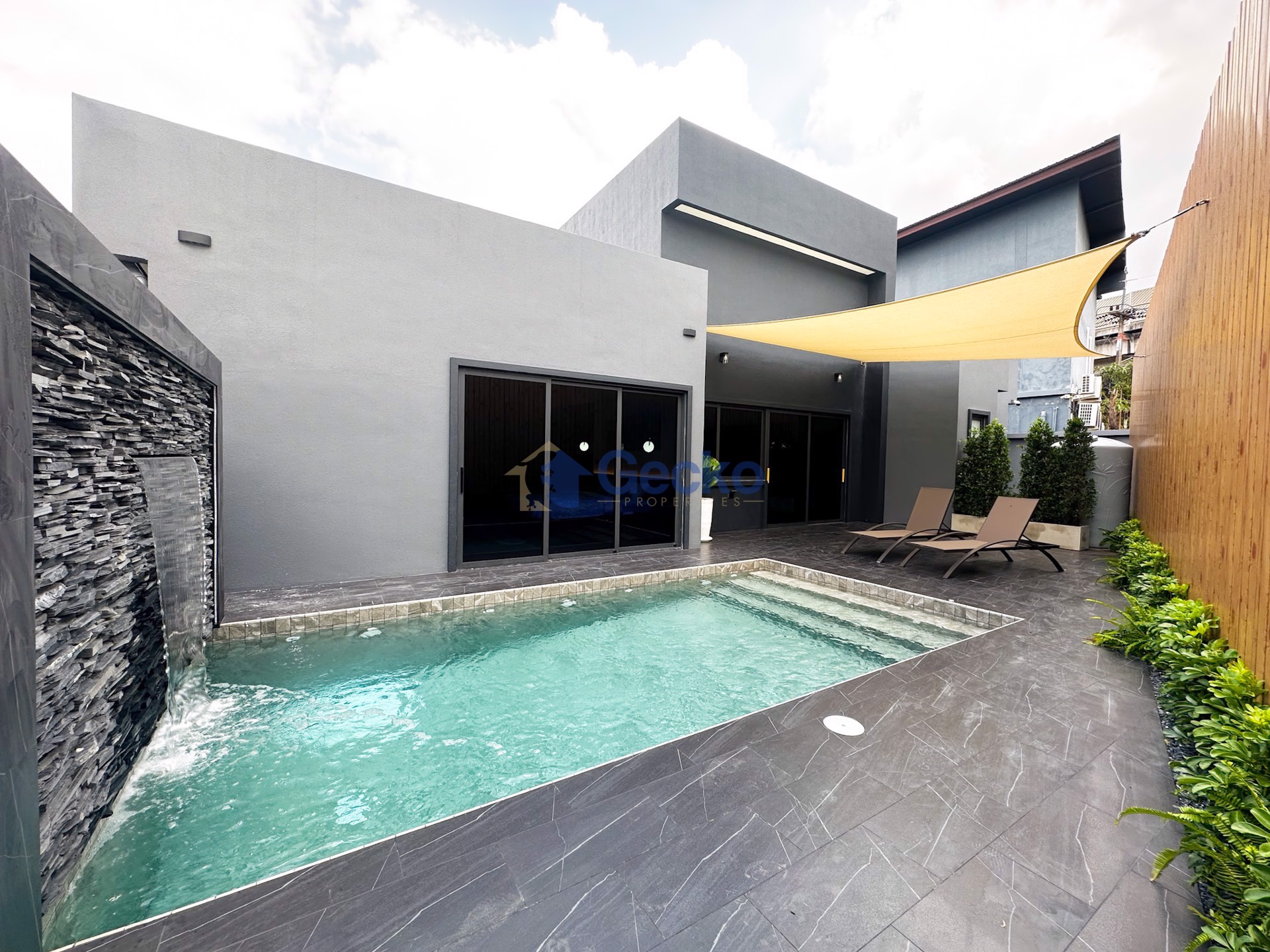3 Bedrooms House  East Pattaya H012270