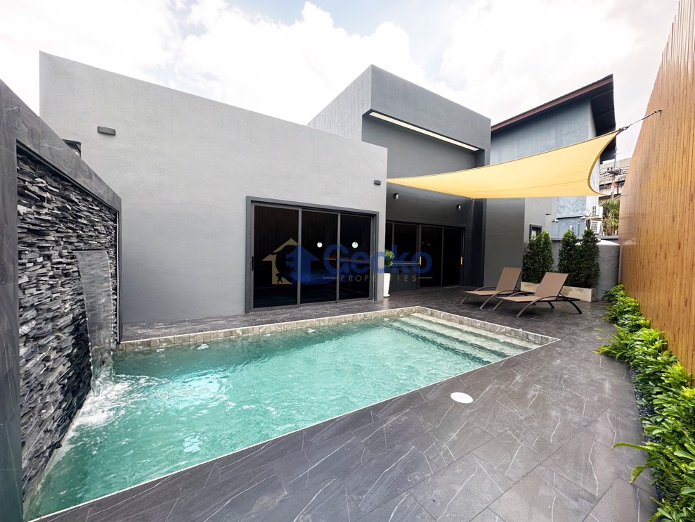 3 Bedrooms House  East Pattaya H012270 (Cover Photo)