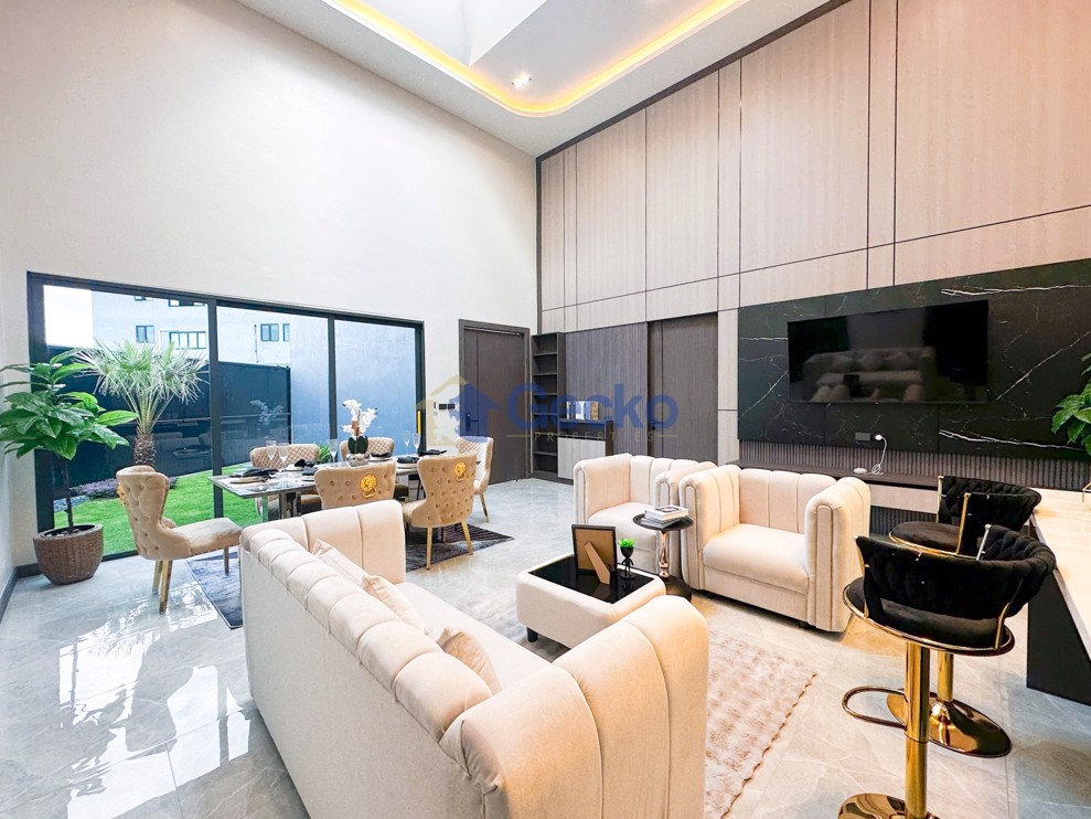 3 Bedrooms House  East Pattaya H012270 (Photo 1)