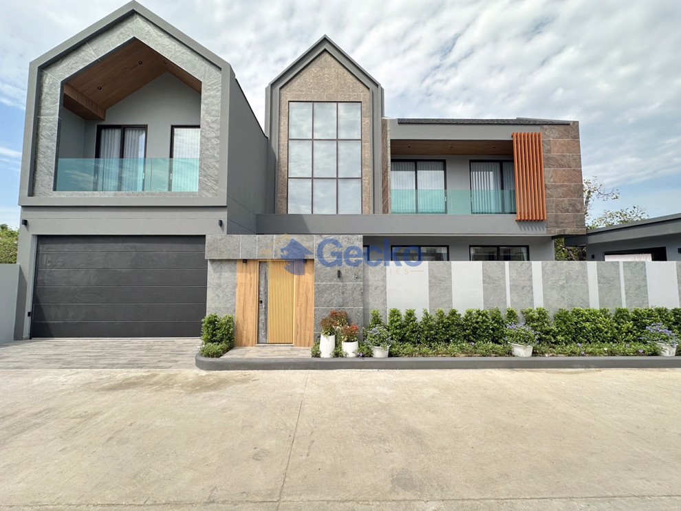 4 ห้องนอน บ้าน in Grandiose Pattaya  พัทยาเหนือ H010195 (Photo 1)