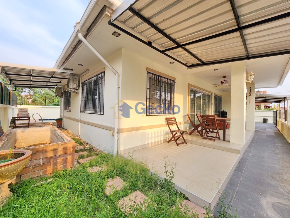 4 ห้องนอน บ้าน in Pattaya Tropical  พัทยาตะวันออก H012282 (Photo 1)