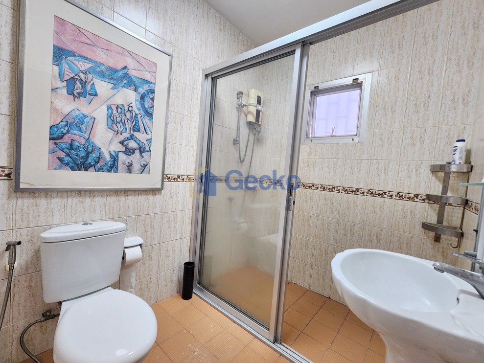 4 ห้องนอน บ้าน in Pattaya Tropical  พัทยาตะวันออก H012282 (Photo 3)