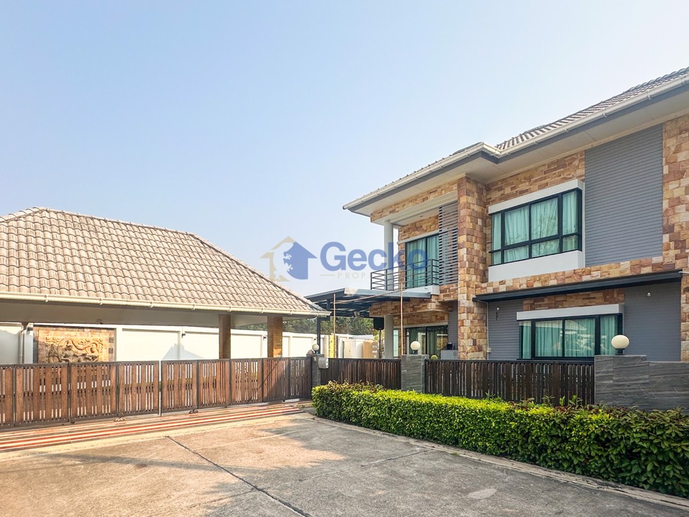 3 Bedrooms House in Patta Village  East Pattaya H012284 (Cover Photo)