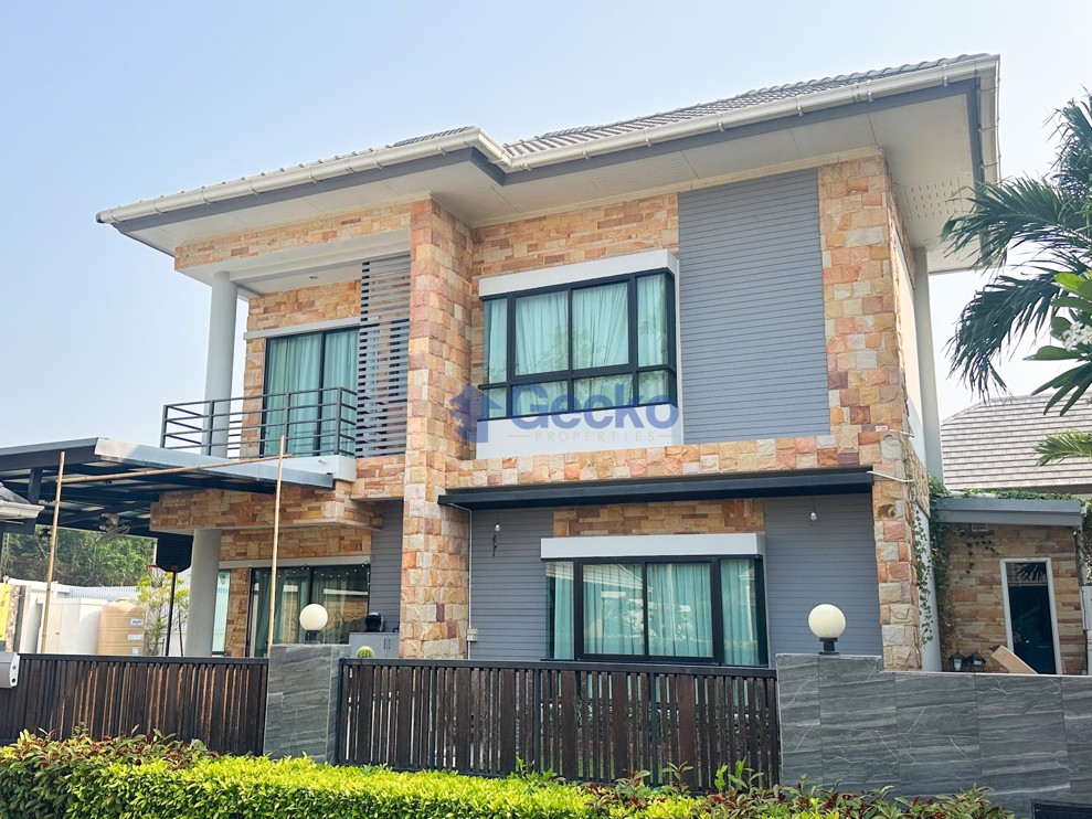 3 Bedrooms House in Patta Village  East Pattaya H012284 (Photo 1)