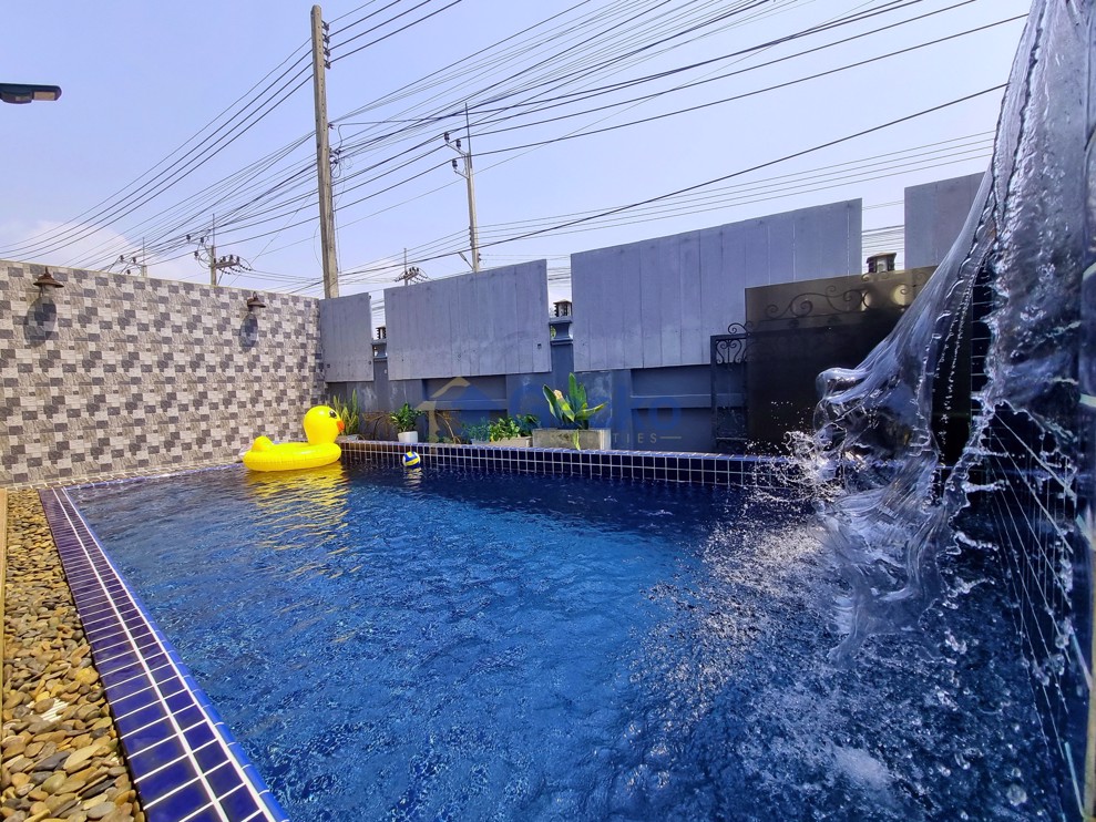 4 ห้องนอน บ้าน  พัทยาเหนือ H012308 (Photo 1)