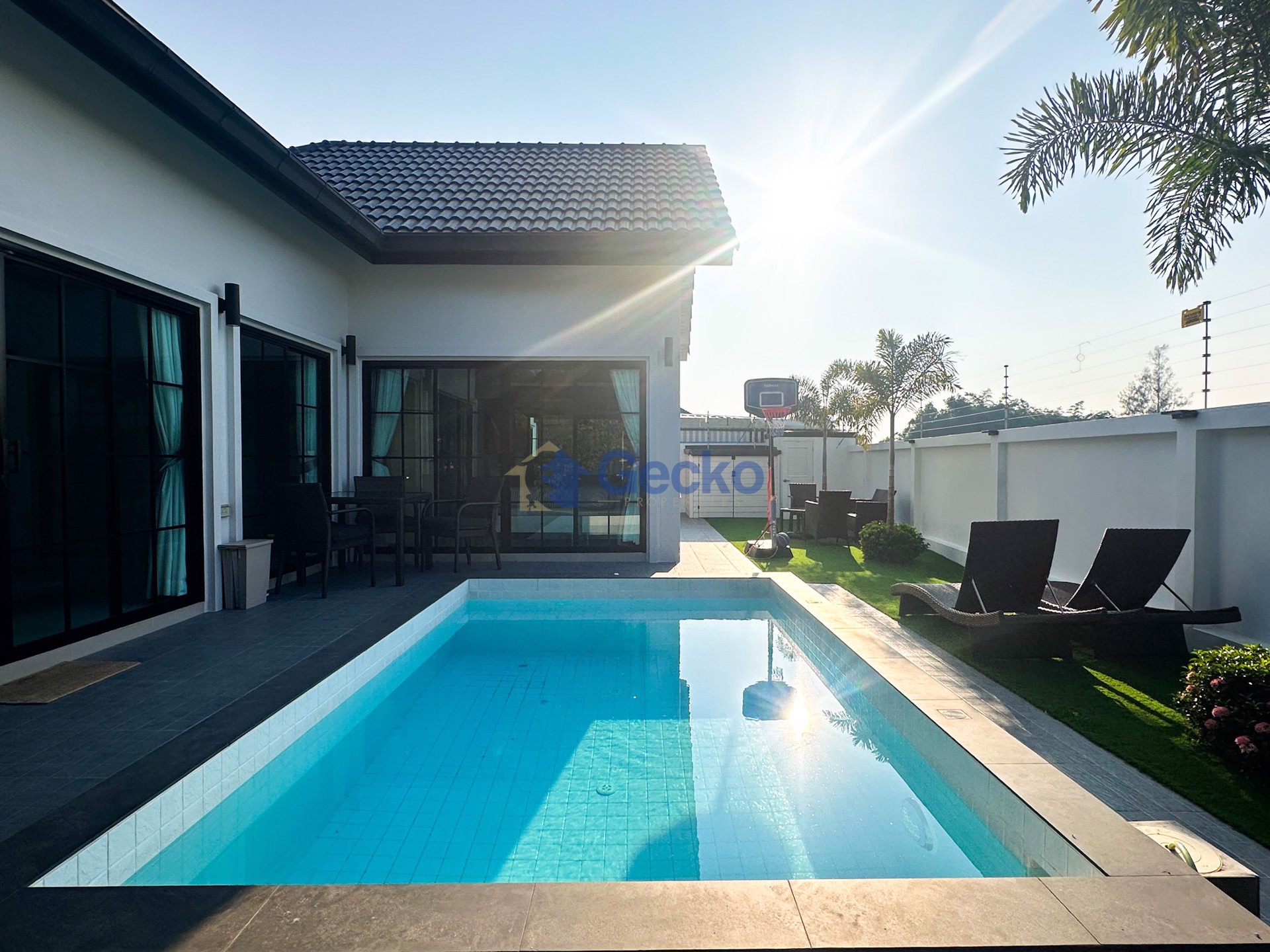 3 Bedrooms House  East Pattaya H012313