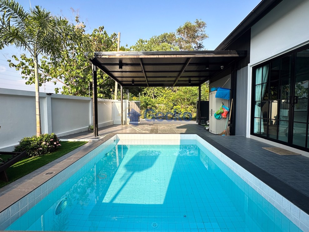 3 Bedrooms House  East Pattaya H012313 (Photo 2)