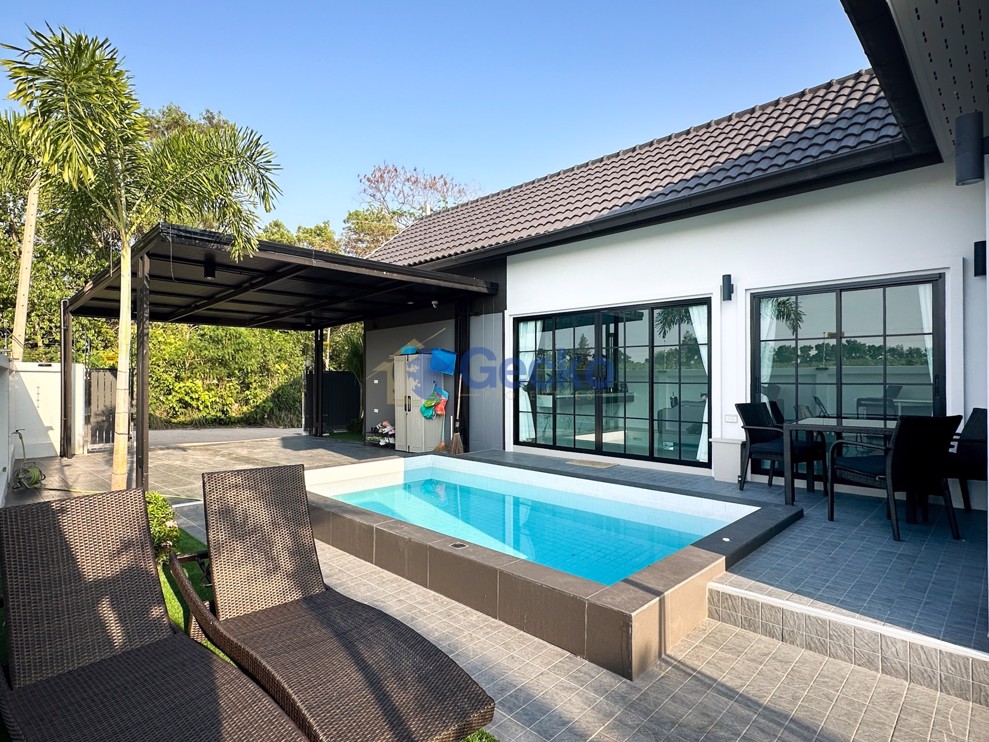 3 Bedrooms House  East Pattaya H012313 (Photo 3)