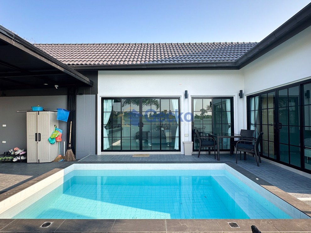 3 Bedrooms House  East Pattaya H012313 (Photo 1)