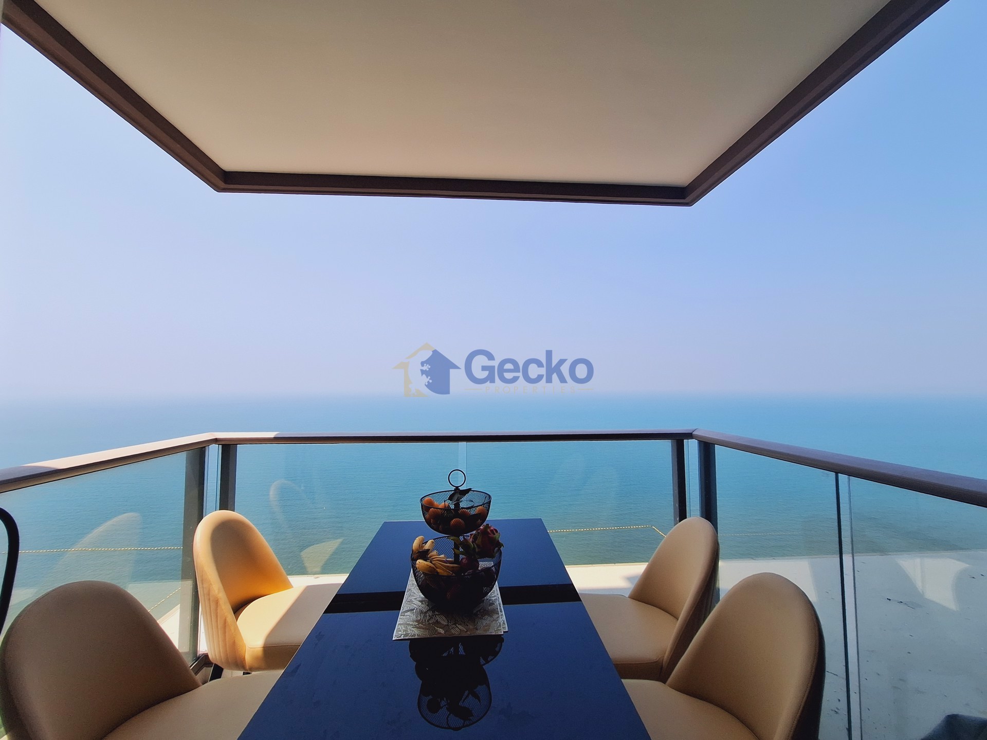 2 Bedrooms Condo in Copacabana Beach Jomtien C012315