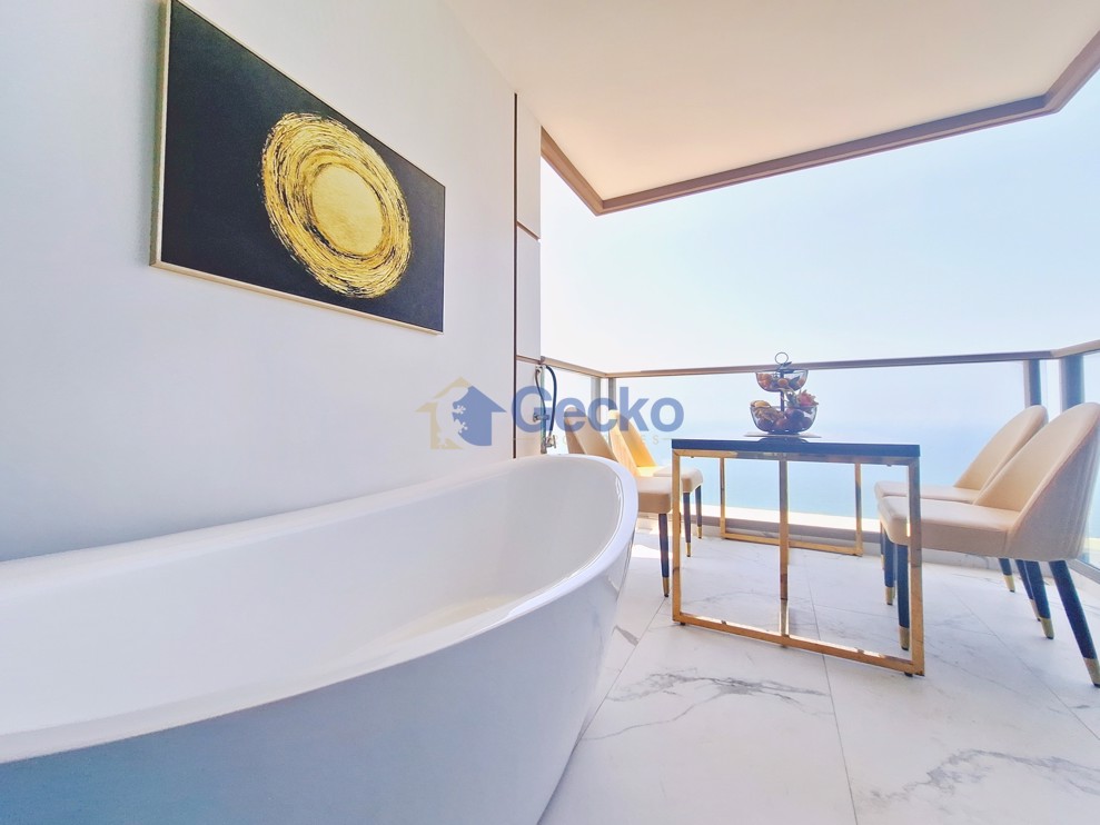 2 Bedrooms Condo in Copacabana Beach Jomtien C012315 (Photo 1)