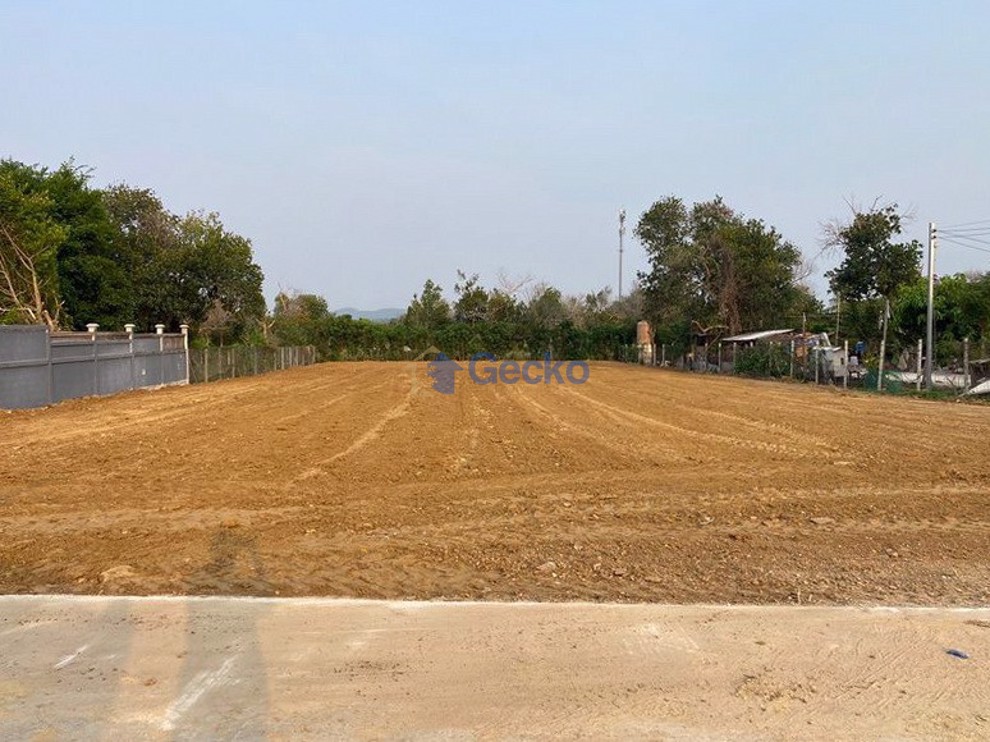 ที่ดิน available in พัทยาตะวันออก L012318 (Photo 1)