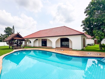 4 Bedrooms House  East Pattaya H012326