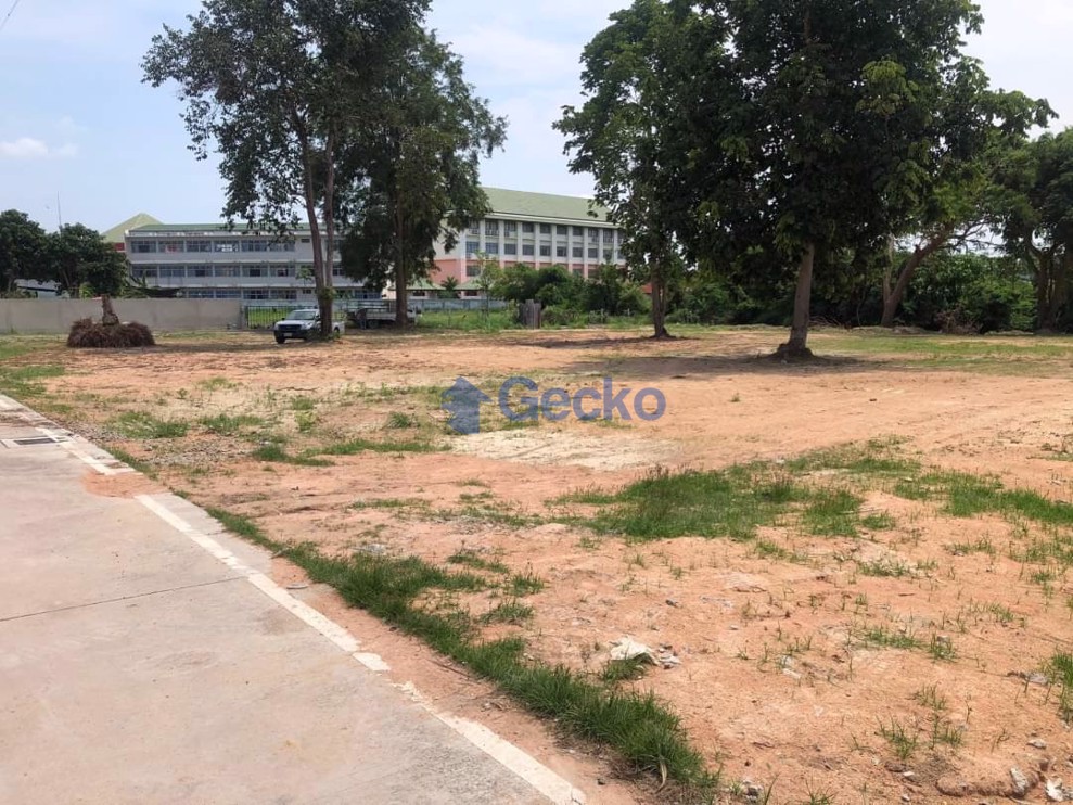 ที่ดิน available in พัทยาตะวันออก L009564 (Photo 2)