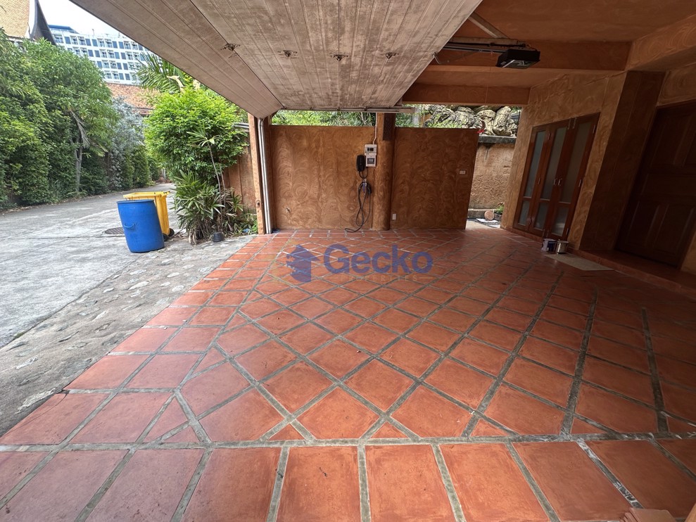 4 ห้องนอน บ้าน in ธาราวดี วิลเลจ  นาจอมเทียน H012343 (Photo 3)