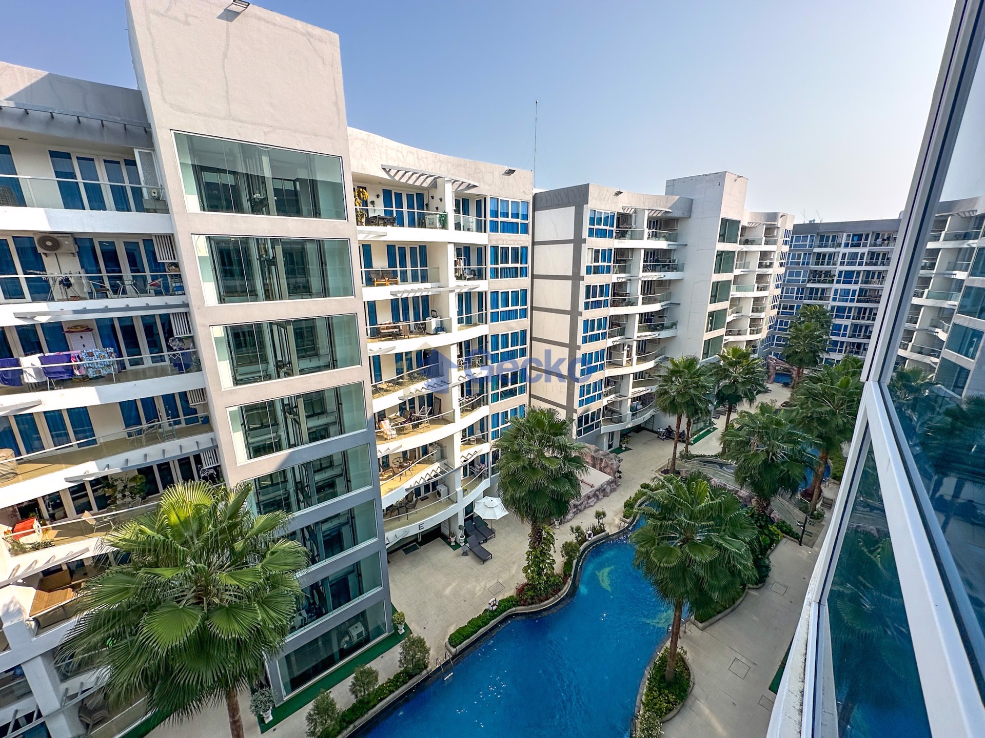 1 Bedroom Condo in Grand Avenue Central Pattaya C012344