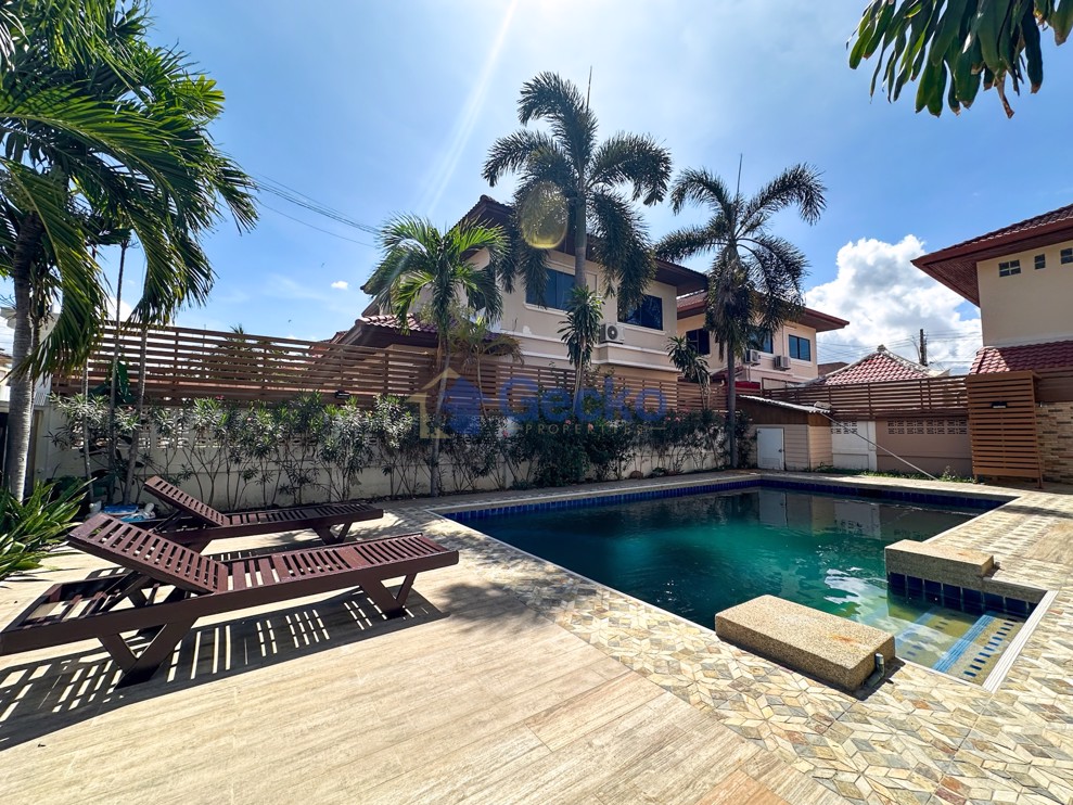5 Bedrooms House in European Home Place  East Pattaya H012347 (Photo 1)