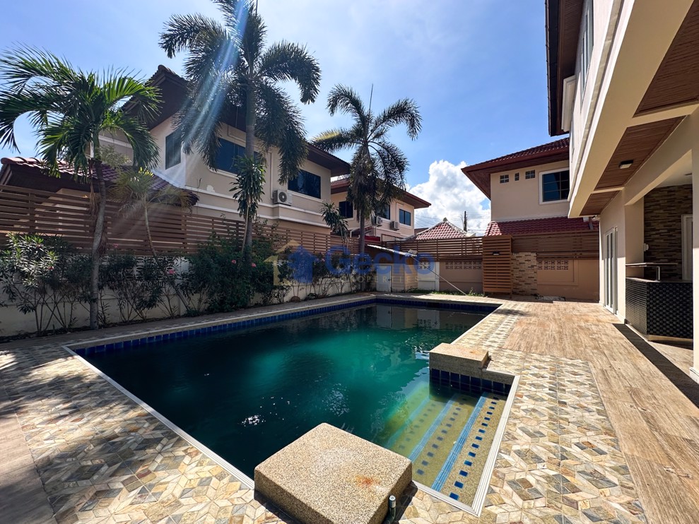 5 Bedrooms House in European Home Place  East Pattaya H012347 (Photo 2)