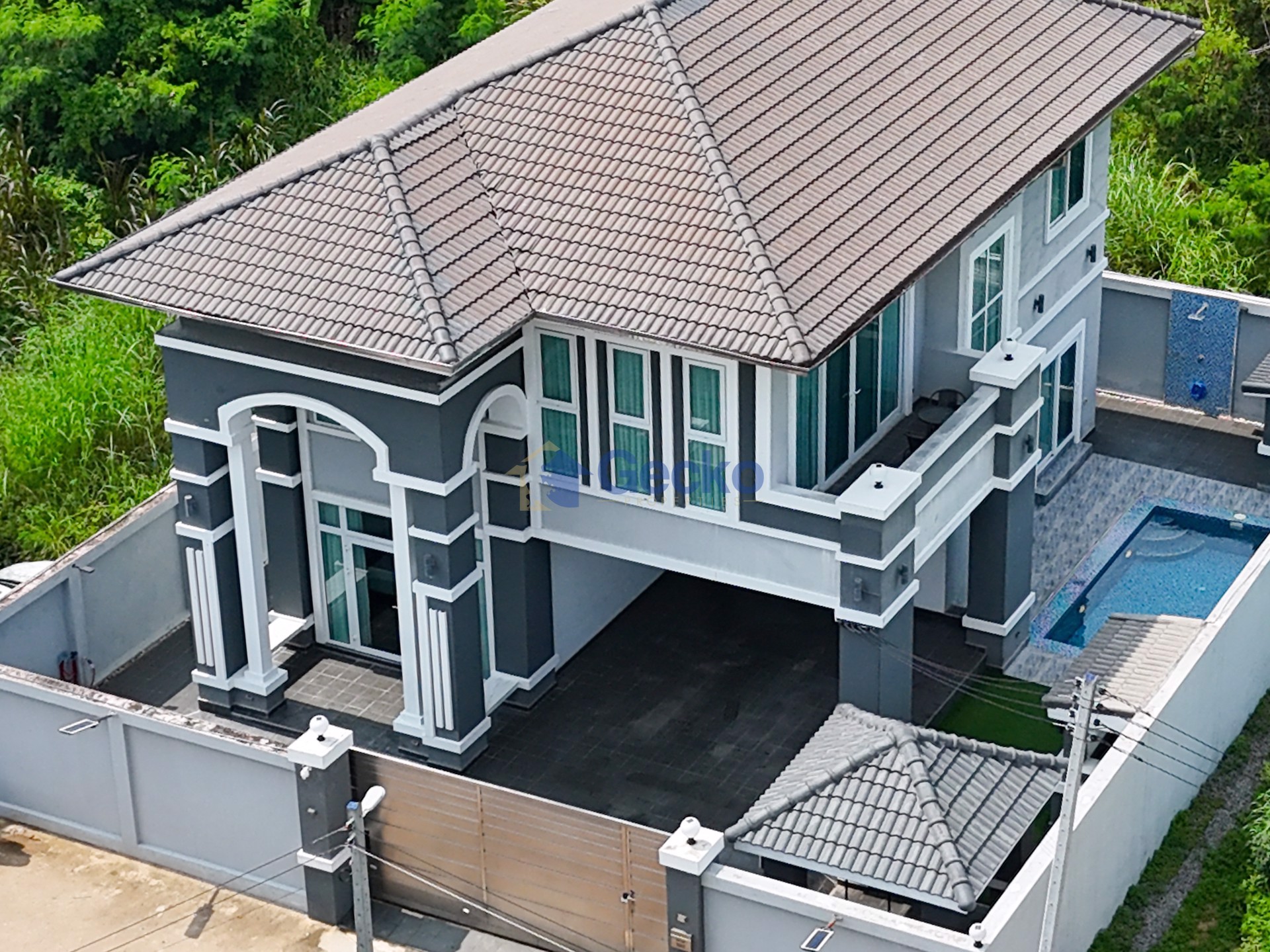 4 Bedrooms House  East Pattaya H010391