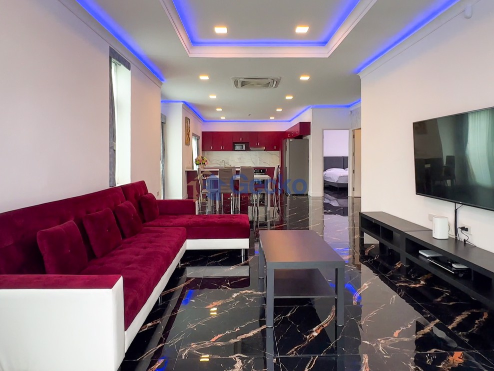 4 Bedrooms House  East Pattaya H010391 (Photo 1)