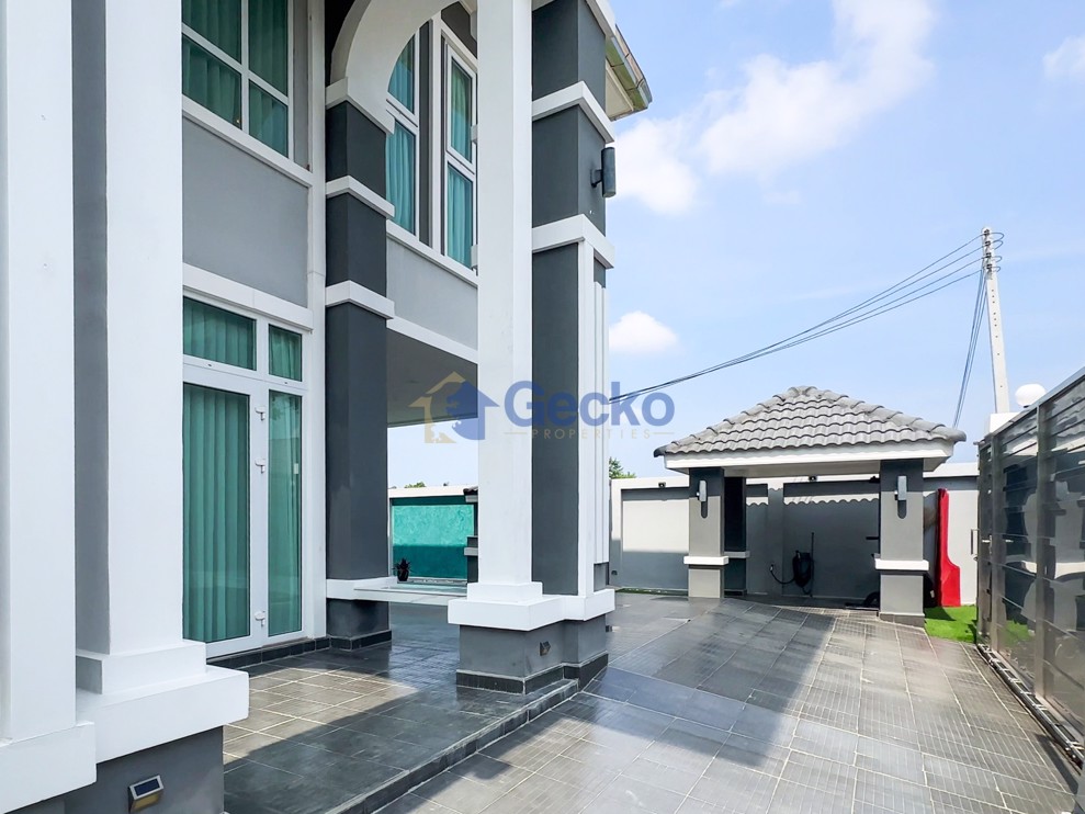 4 Bedrooms House  East Pattaya H010391 (Photo 3)