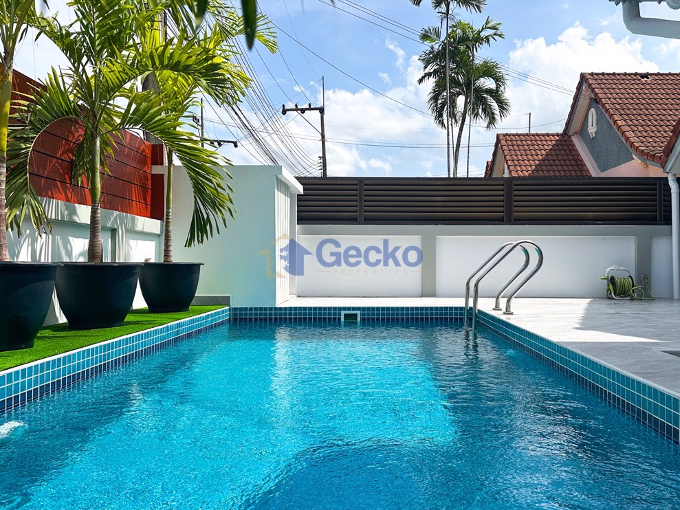 4 Bedrooms House in Wantana Village  East Pattaya H012276 (Photo 2)