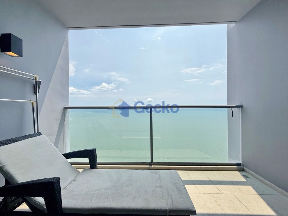 Studio Condo in The Zire Wongamat C012365 (Photo 1)