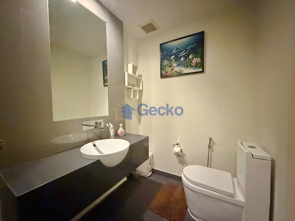 Studio Condo in The Zire Wongamat C012365 (Photo 2)