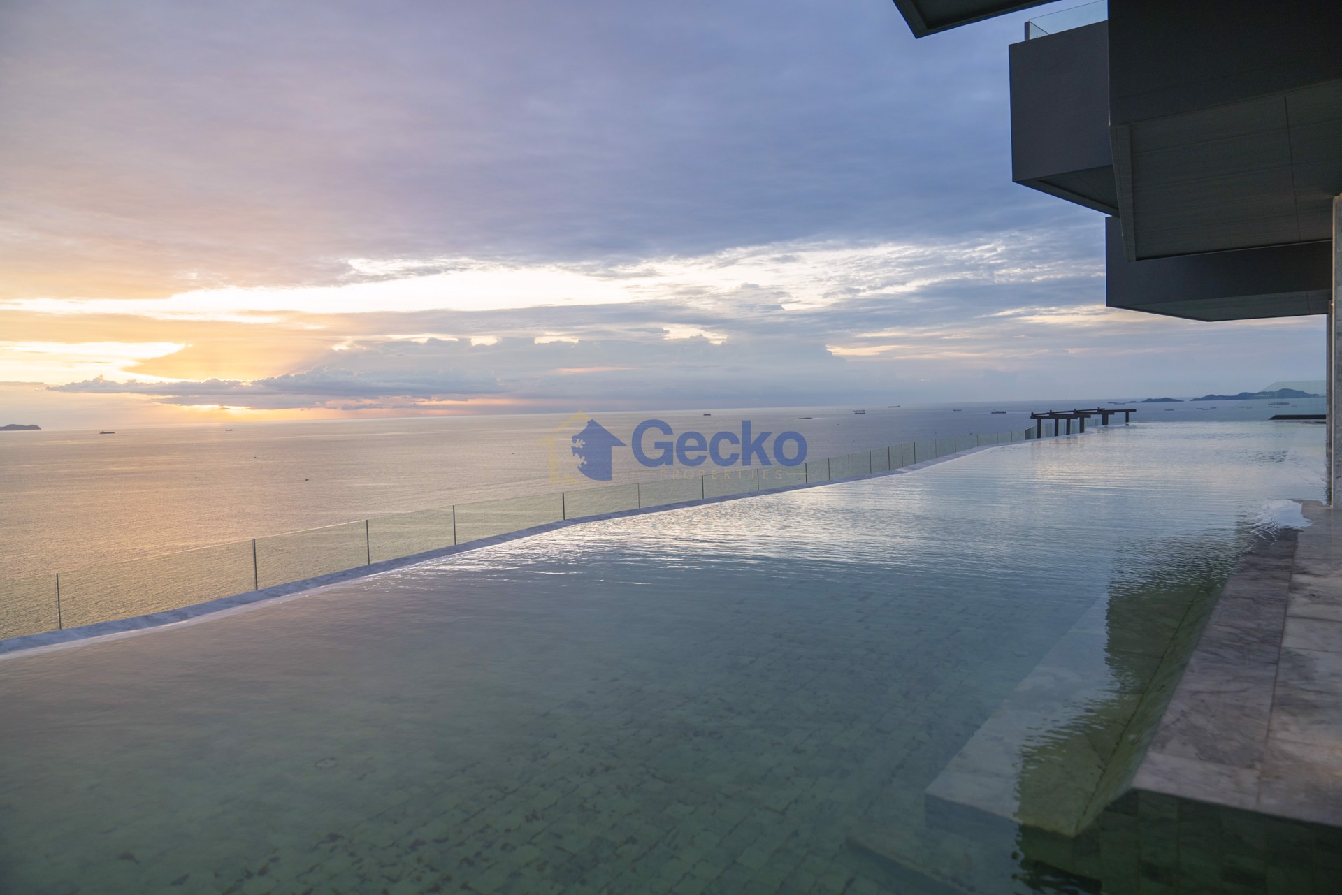 1 Bedroom Condo in Arom Wongamat Wongamat C008550